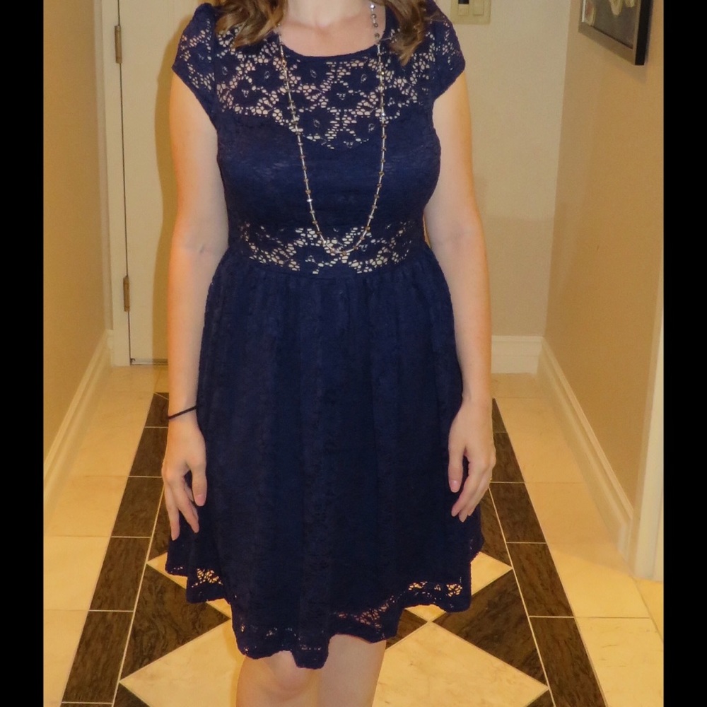 Guess Navy Sweetheart Neckline Lace Dress - Large